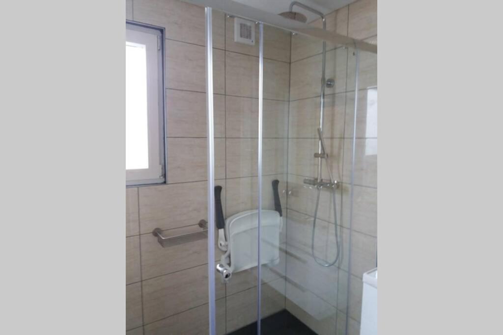 Luxe Vakantie Bungalow Met 3 Slaapkamers Dronrijp Ngoại thất bức ảnh